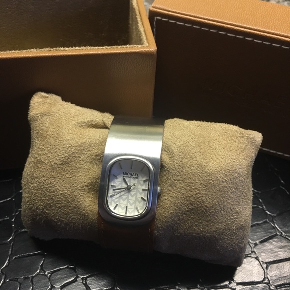 Michael Kors Women’s Watch - Picture 2 of 4